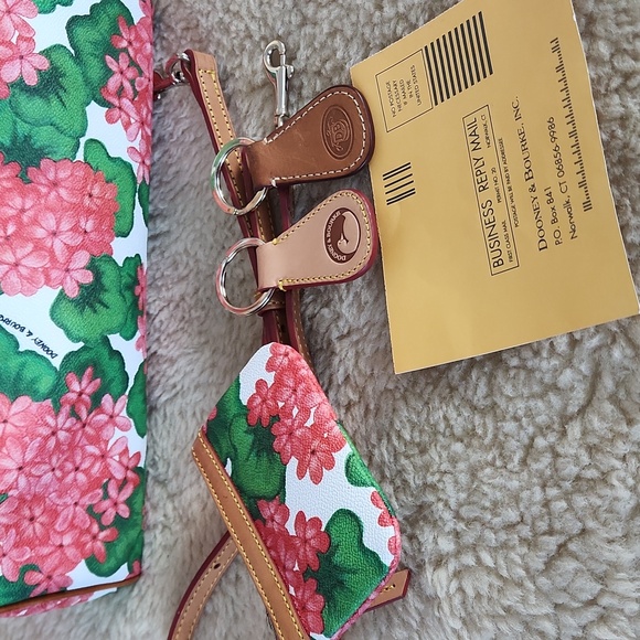 Beautiful Dooney & Bourke Red Geranium Leather Satchel, Key Ring, Wallet Set ♥️ - Picture 3 of 17